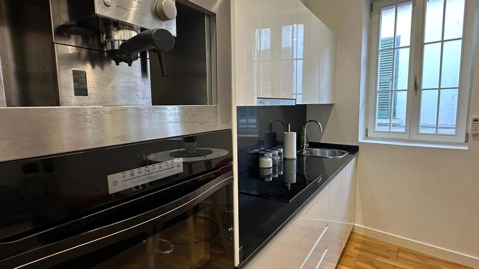 Moda Gibraltar - Central Location Apartment