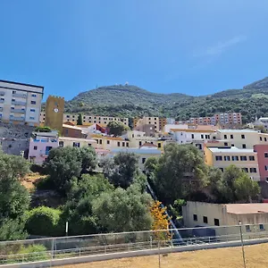 Apartment Lovely King Bed, Gibraltar